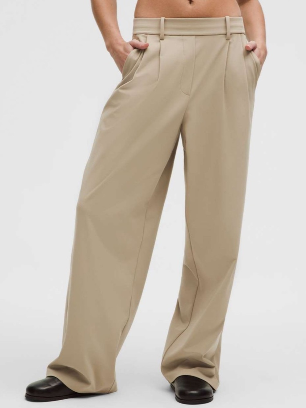 Lululemon Daydrift High-Rise Trouser Short
Sheer Oak Wide Leg Size SP